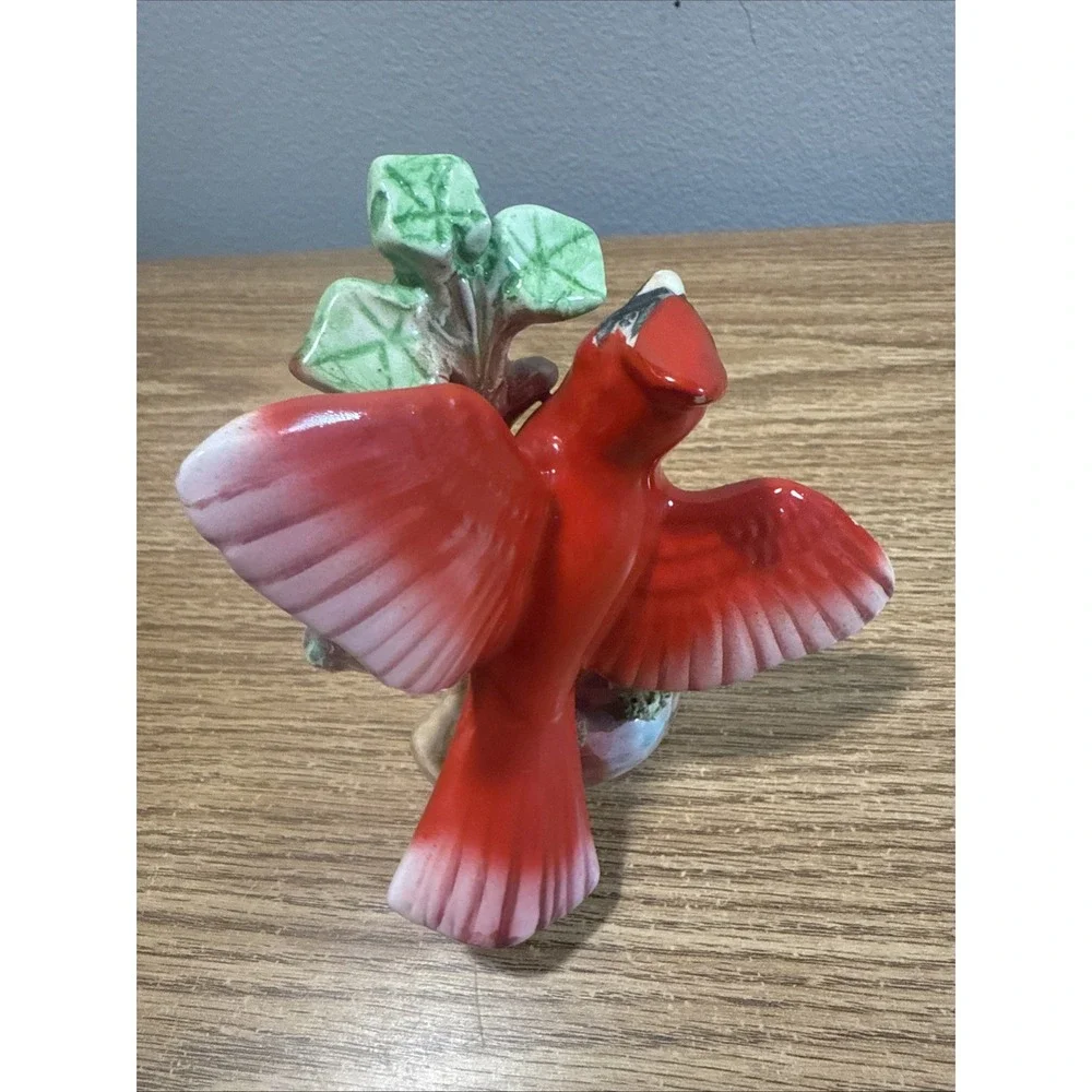 cardinal bird‎ figurine